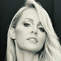 Melissa Naschenweng Nude