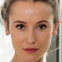 Peri Baumeister Nude