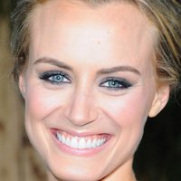 Taylor Schilling Nude