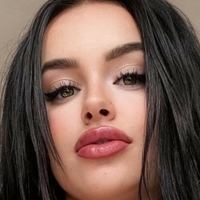 Lea Stays Peachy Nude