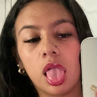 hollyhennesssey Nude